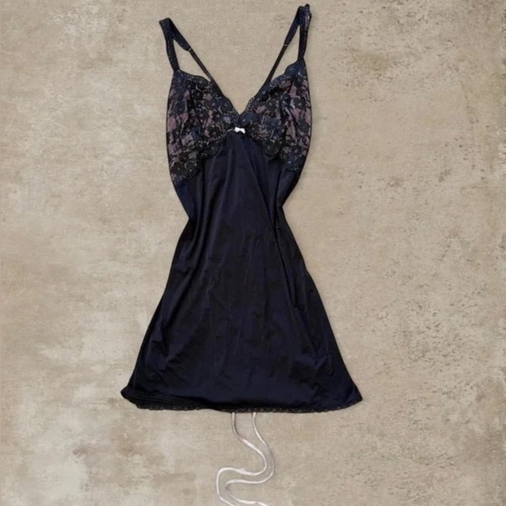 Elegant Black Lace Nightgown